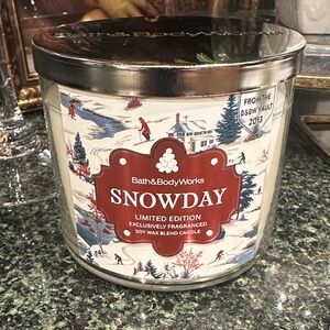 Bath & Body Works Snowday 3 wick Candle - Limited Edition NEW limited edition